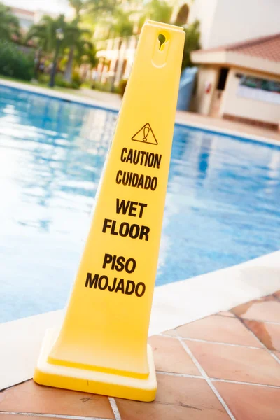Warnung vor nassem Boden — Stockfoto