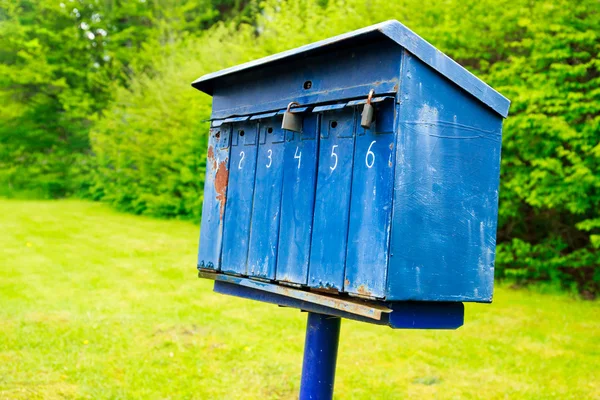 Vecchia cassetta postale blu — Foto Stock