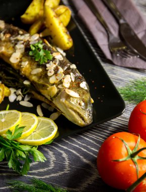 badem ile kızarmış alabalık