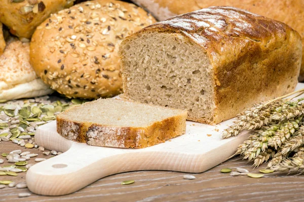 Freshly baked loaf of bread — Stock Photo, Image