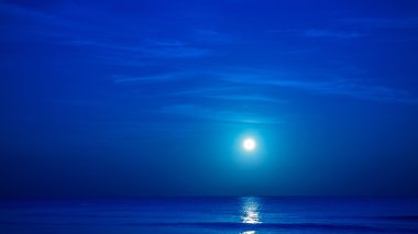 denizinde moon