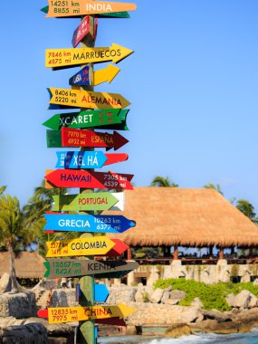 komik yönü yön tabelası