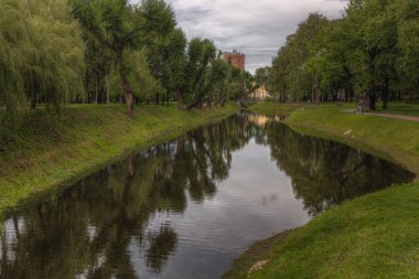 Karla kaplı dağları'nın renkli manzara