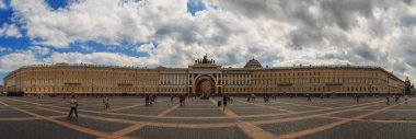 Sabah saray meydanında, Saint-Petersburg, Rusya