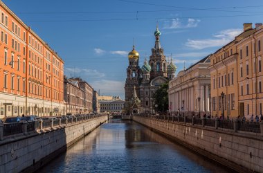 Kurtarıcı Kan Kilisesi, St. Petersburg, Rusya 'nın en büyük manzaralarından biri. Burası, Çar II. Alexander 'ın öldürüldüğü ve anısına adandığı yere inşa edilmiş..