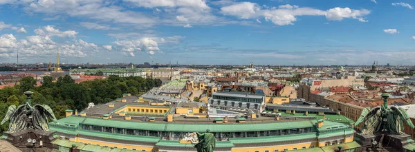 顶视图的圣彼得堡从以撒大教堂在夏天。俄罗斯 — 图库照片