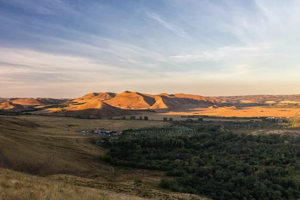 Farbenfrohe Herbstlandschaft in den Bergen. — Stockfoto