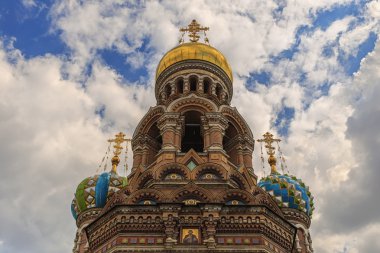 Kurtarıcı Kan Kilisesi, St. Petersburg, Rusya 'nın en büyük manzaralarından biri. Burası, Çar II. Alexander 'ın öldürüldüğü ve anısına adandığı yere inşa edilmiş..