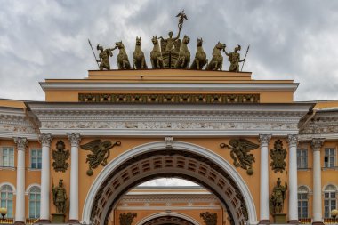 Sabah saray meydanında, Saint-Petersburg, Rusya