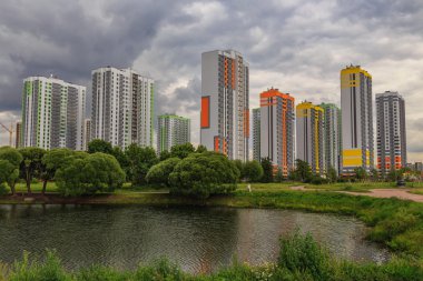 Değiştirilmiş Genel Kurumsal modern ofis binası stilize