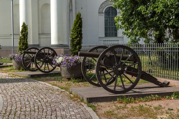 Ocak 23,2014.In 1929 tarihinde St Petersburg, Rusya Federasyonu Türk topları yakınındaki Trinity Katedrali St Petersburg, Rusya Federasyonu, topları geri Germany.In 2004 anıt Sovyet hükümeti tarafından satıldı — Stok fotoğraf