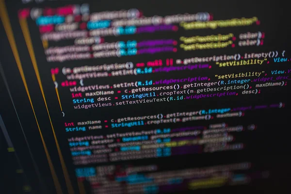 Lignes de code à l'écran de l'ordinateur — Photo