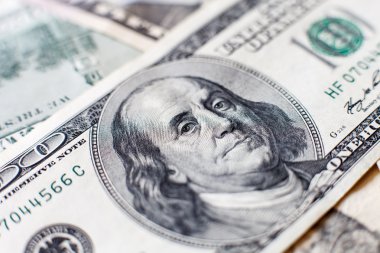 Yakın çekim yüz dolar kazık