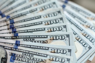 Yakın çekim yüz dolar kazık