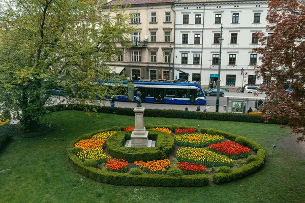 Moderne trikk i Krakow – stockfoto