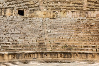 Ürdün 'ün Jerash kentindeki Gerasa şehrindeki antik Roma amfitiyatrosunun kalıntıları