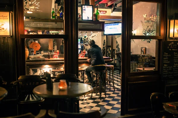 晚上的餐厅，在布鲁塞尔的视图 — 图库照片