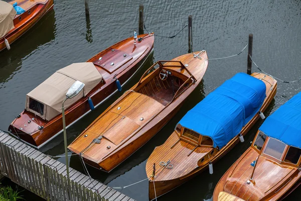 Wooden yachts in the harbor. — Stock Photo, Image