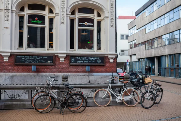 Vélos dans la rue aux Pays-Bas , — Photo