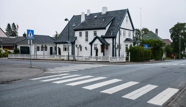 Casa di legno bianco — Foto Stock