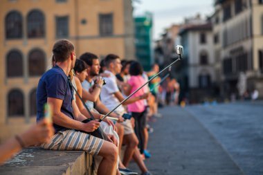 Ponte Vecchio turistlere