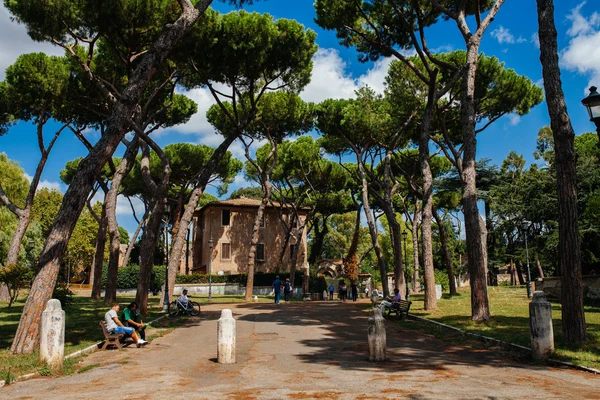 Parque en el centro de Roma — Foto de Stock