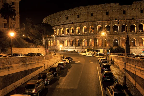 Coliseu à noite em Roma — Fotografia de Stock