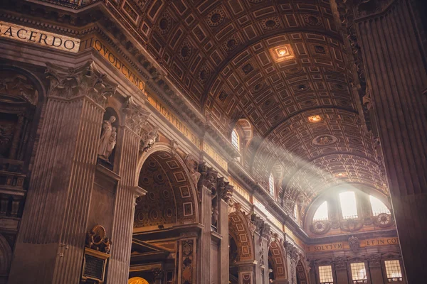 Intérieur de la basilique au Vatican — Photo
