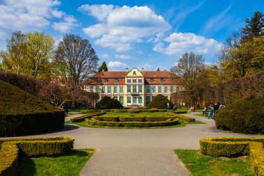 Saray opatow Katedrali ile