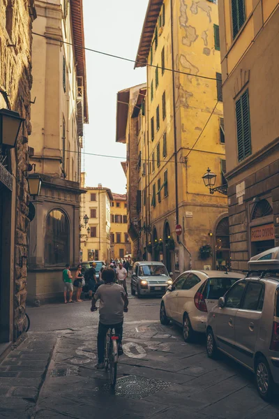 View of narrow street in Florence — Stock Photo, Image