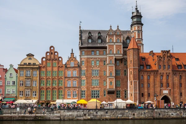 Вузький будинків в Гданську, — стокове фото