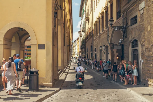 Vue de la rue étroite à Florence — Photo