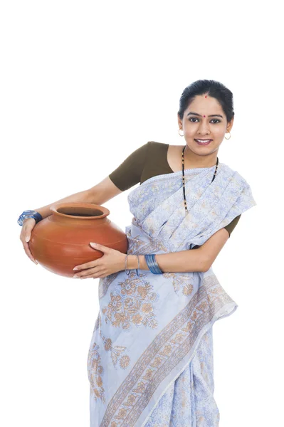 Portrait of a woman carrying a clay pot — Stock Photo, Image