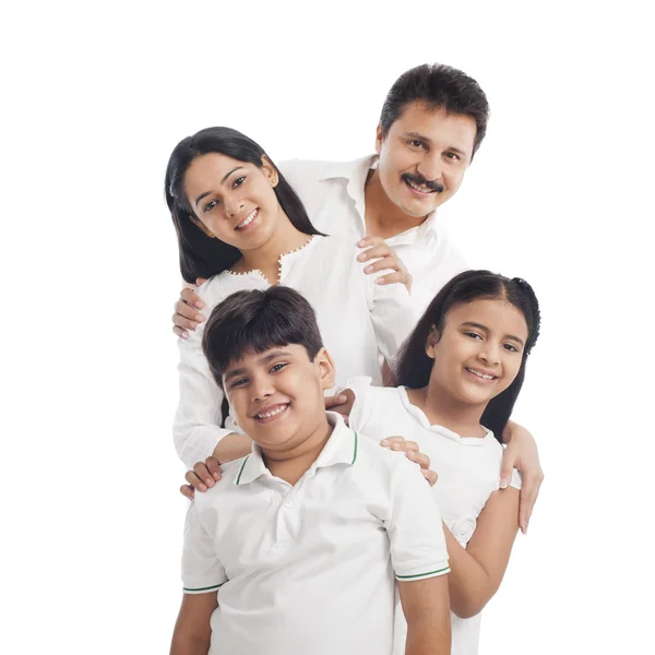 Retrato de una familia sonriente divirtiéndose —  Fotos de Stock