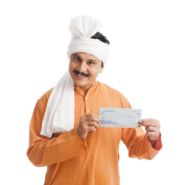 Portret van een man toont een bank cheque en glimlachen — Stockfoto