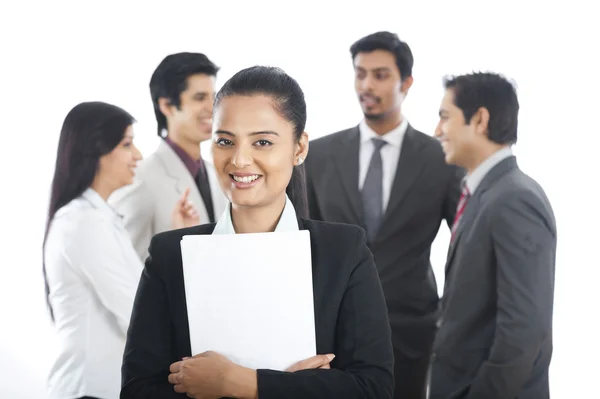 Portrait of a businesswoman smiling with her colleagues in the b — Stock Photo, Image