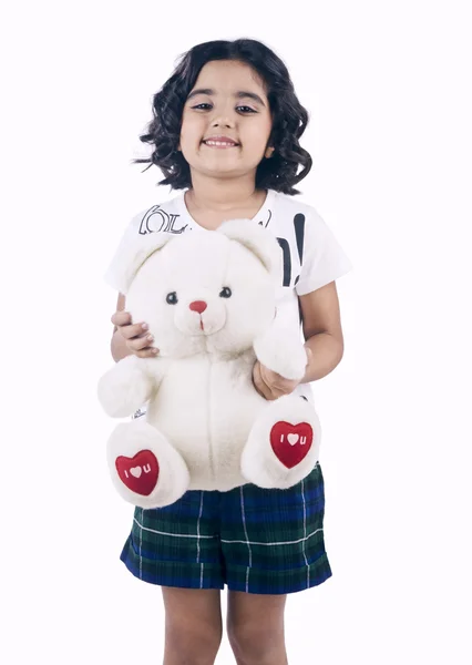 Porträt eines Mädchens, das einen Teddybär hält und lächelt — Stockfoto