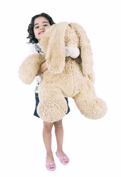 Retrato de una chica jugando con un osito de peluche — Foto de Stock