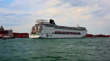 Grand Canal taşıma gemisi cruise