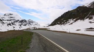 Hızlı hareket motosiklet bir yolda