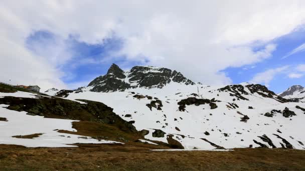 Snow covered mountain range — Stock Video