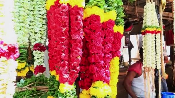 Guirlandas de flores coloridas — Vídeo de Stock