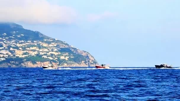 Barcos em movimento no Mar Tirreno — Vídeo de Stock