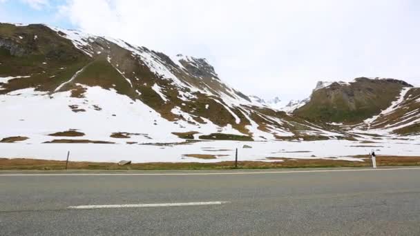 Сніговий покритий гірський хребет — стокове відео