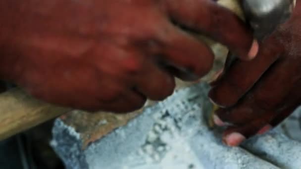 Artist making Hindu god statue — Stock Video