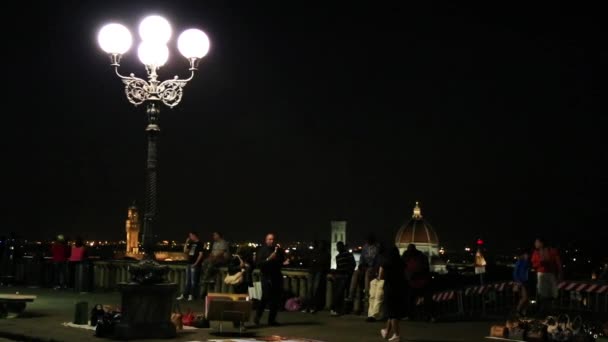 Lamppost con paisaje urbano de Florencia — Vídeo de stock