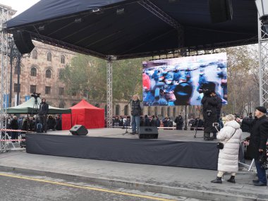 22 Aralık 2020 'de Artsakh Cumhuriyeti' nin barışçıl sakinlerine karşı Türk azerbaijani teröristlerinin saldırısının ardından Erivan 'da hükümet ve pashinan karşıtı protestolar düzenlendi.