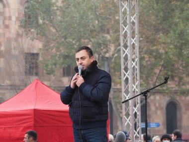 22 Aralık 2020 'de Artsakh Cumhuriyeti' nin barışçıl sakinlerine karşı Türk azerbaijani teröristlerinin saldırısının ardından Erivan 'da hükümet ve pashinan karşıtı protestolar düzenlendi.