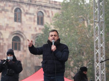 22 Aralık 2020 'de Artsakh Cumhuriyeti' nin barışçıl sakinlerine karşı Türk azerbaijani teröristlerinin saldırısının ardından Erivan 'da hükümet ve pashinan karşıtı protestolar düzenlendi.