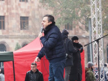 22 Aralık 2020 'de Artsakh Cumhuriyeti' nin barışçıl sakinlerine karşı Türk azerbaijani teröristlerinin saldırısının ardından Erivan 'da hükümet ve pashinan karşıtı protestolar düzenlendi.